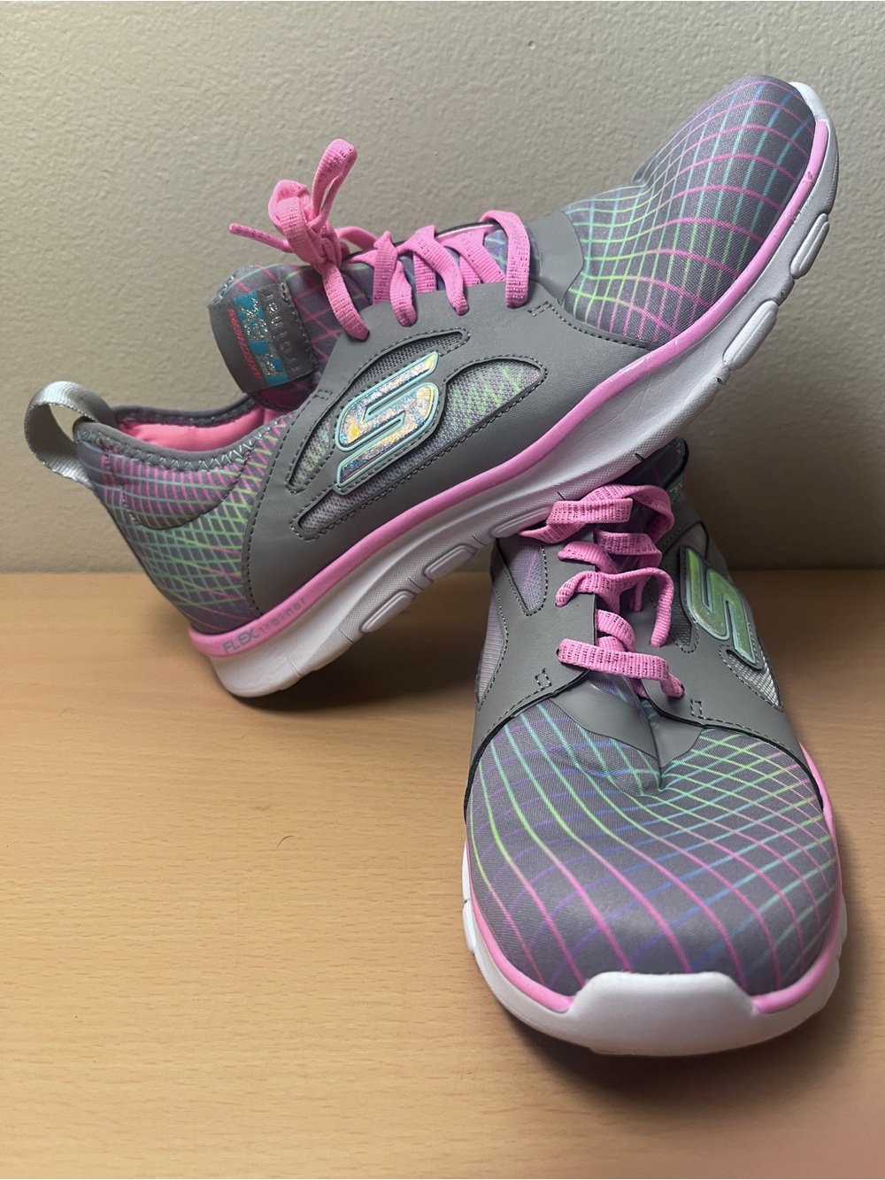 Skechers Air-Cooled Memory Foam Girls Flex Trainer Shoes Size 4 81774L